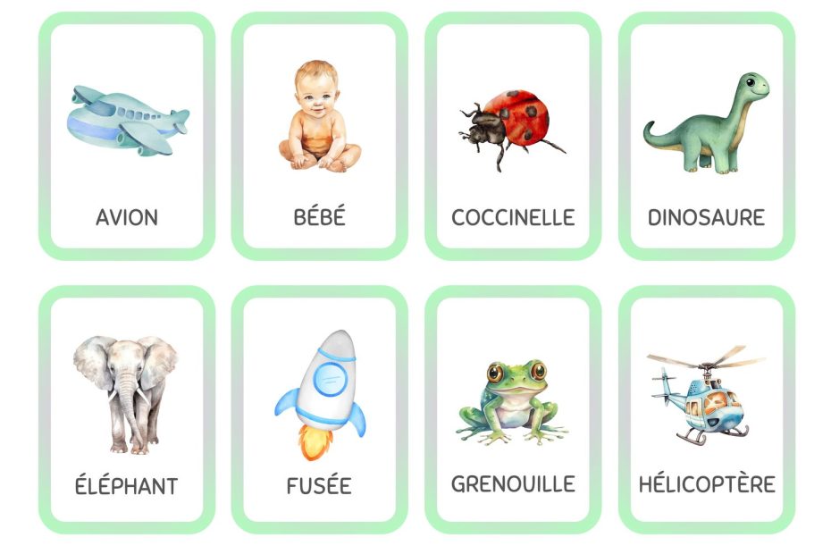 Enfant utilisant des cartes illustrées pour apprendre les planètes autour d’une table
